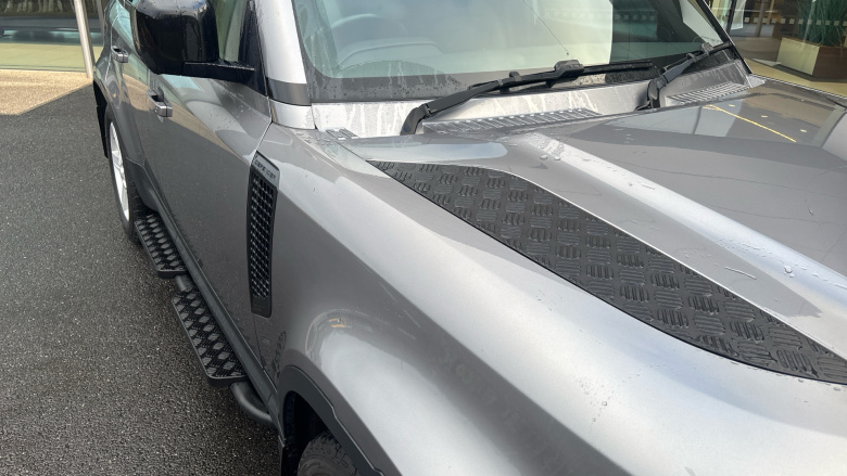 Land Rover Defender 2.0 D240 SE 110 5dr Auto Diesel Estate